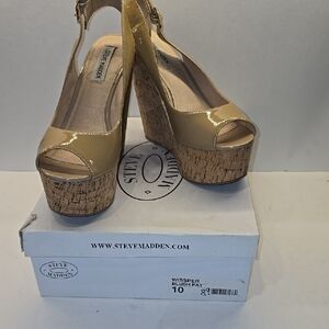 Steve Madden Women's Tan Wedge Sandals EUC